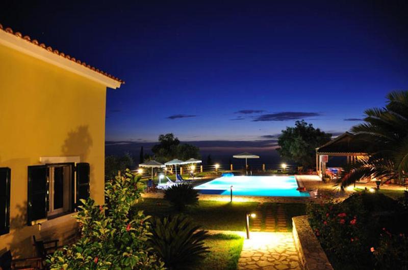 Pantheon And Villa Áyios Nikítas